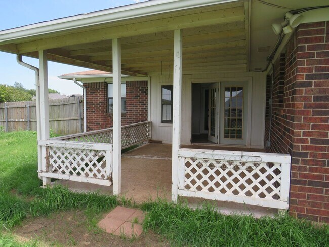 Building Photo - 4101 SW Parkridge Blvd