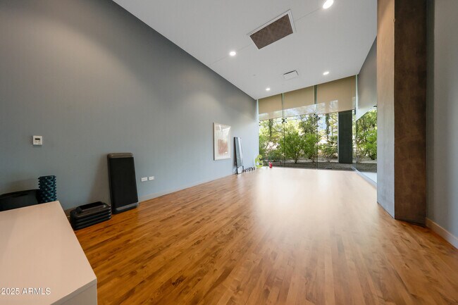 Building Photo - 7120 E Kierland Blvd