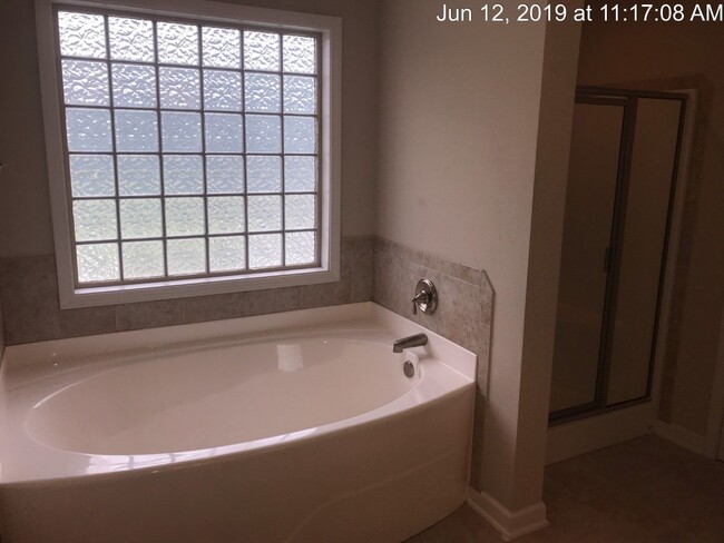 Building Photo - 124 Sorrel Ct