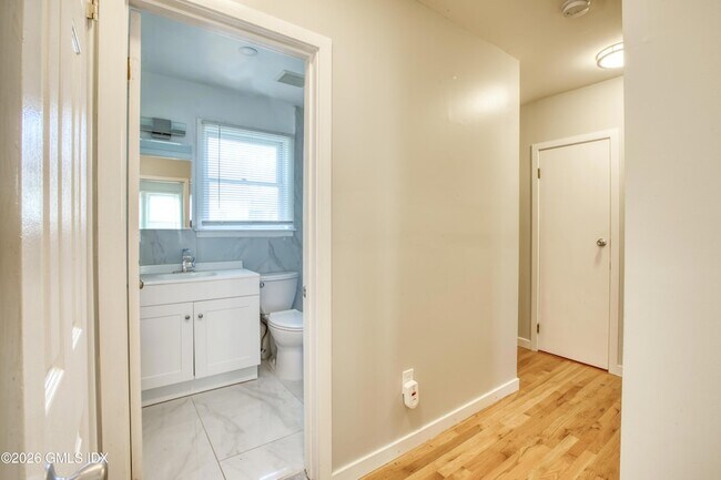 Building Photo - 24 Hollow Wood Ln