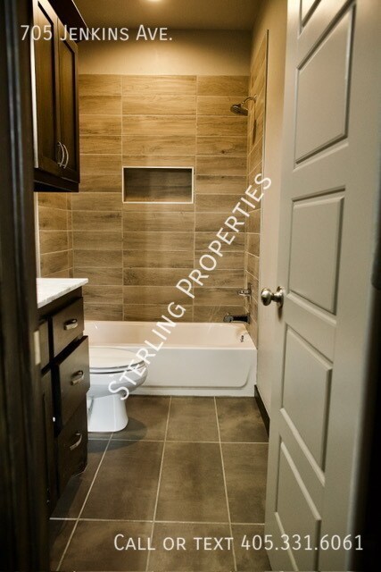 Building Photo - 705 S Jenkins Ave