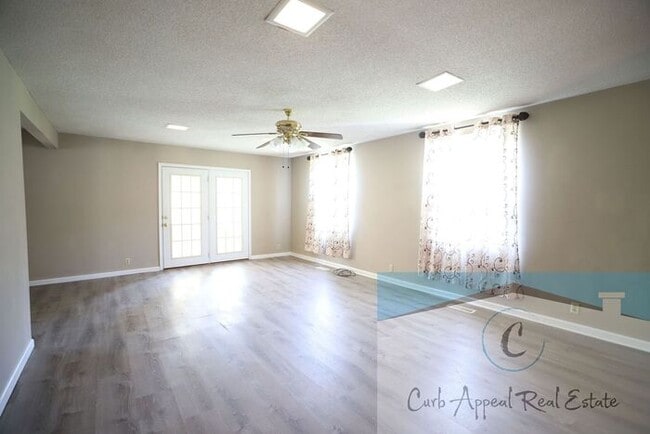 Building Photo - Beautifully renovated 4-bedroom 3 bath hom...