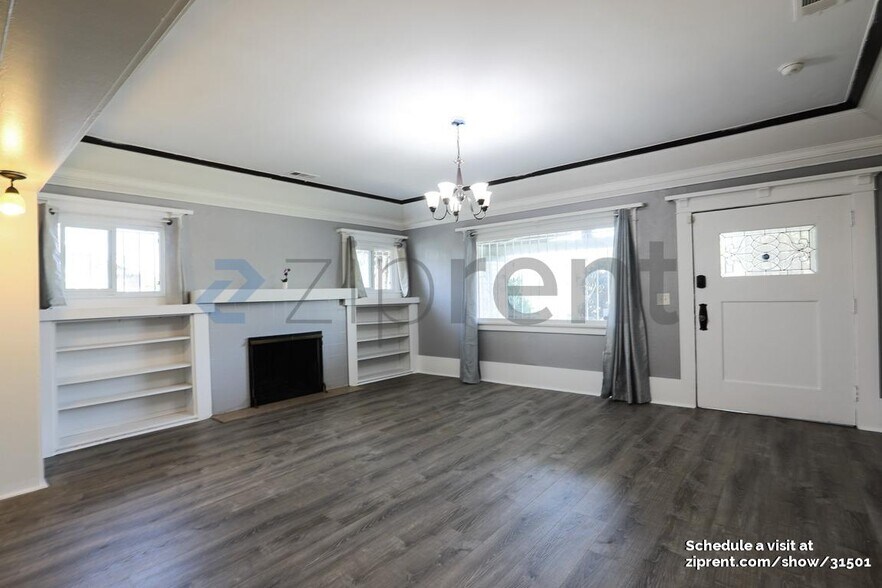 Building Photo - Unit