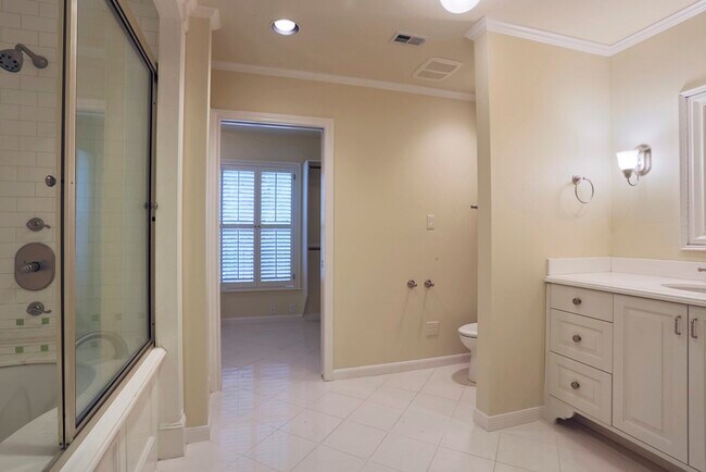 Building Photo - 9 Pine Forest Cir