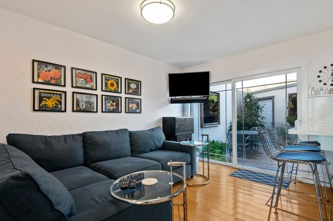 Building Photo - 6240 Tapia Dr