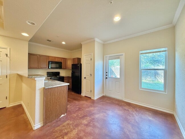 Building Photo - 3 bed 2 bath townhome in Leon Valley near ...