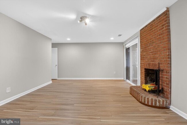 Building Photo - 2874 Sutton Oaks Ln