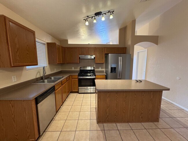 Building Photo - 4BR/2BA/2GA, 1889 sq.ft. rental in Sierra Vista, AZ