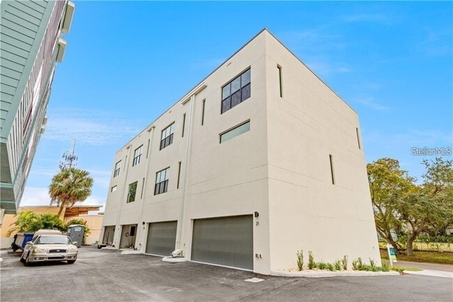 Building Photo - 4810 W McElroy Ave