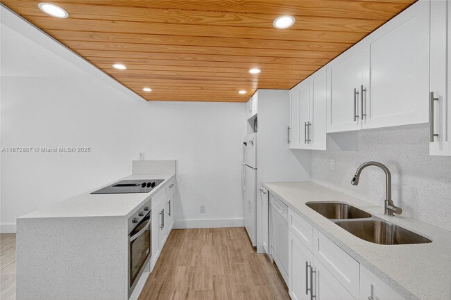 Building Photo - 6667 Miller Dr
