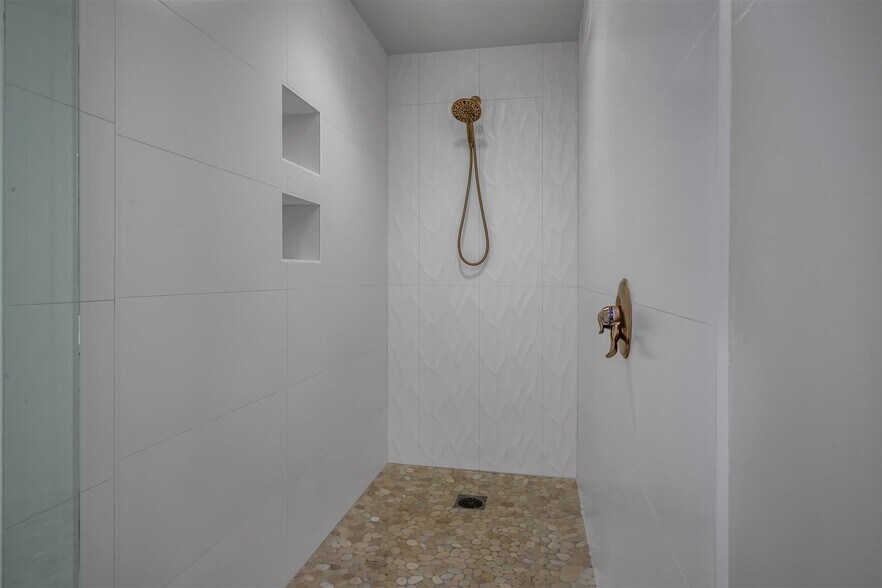 Building Photo - 11847 Gorham Ave