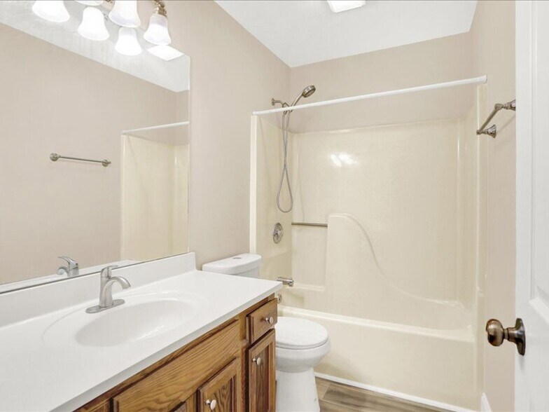 Building Photo - 809 Old Silver Spring Rd