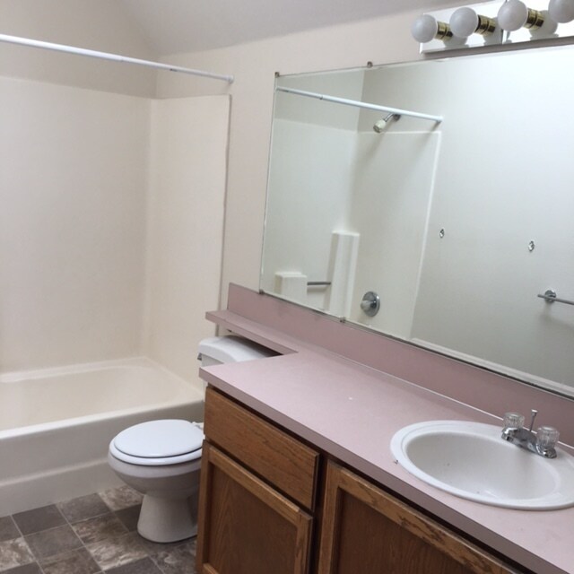 Building Photo - 17545 NW Woodmere Ct