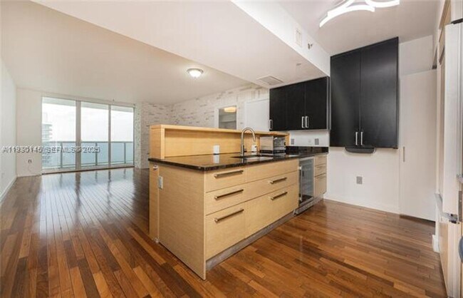 Building Photo - 1830 S Ocean Dr