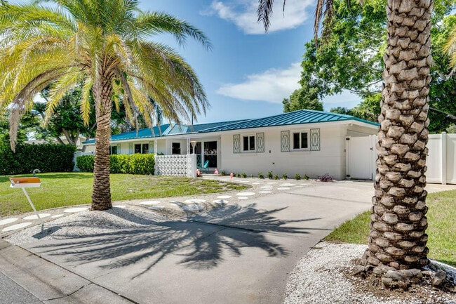 Building Photo - 2945 Upper Tangelo Dr