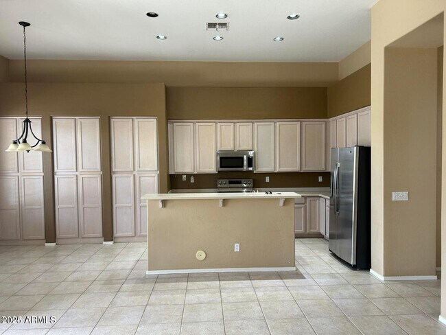 Building Photo - 5004 E Desert Vista Trail