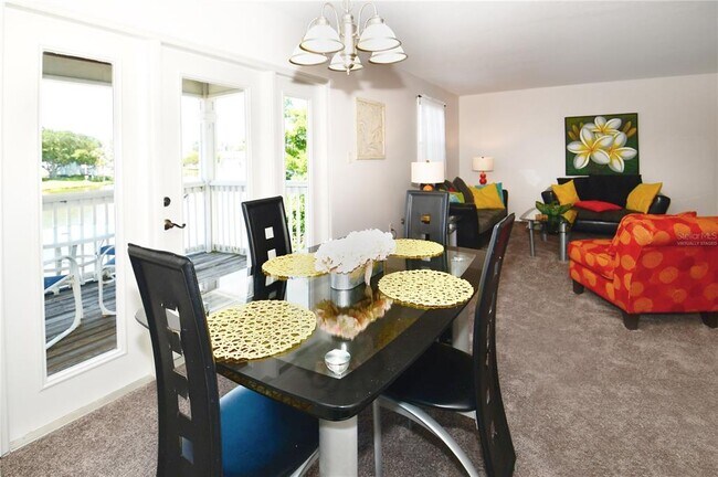 Building Photo - 204 Pompano Dr SE