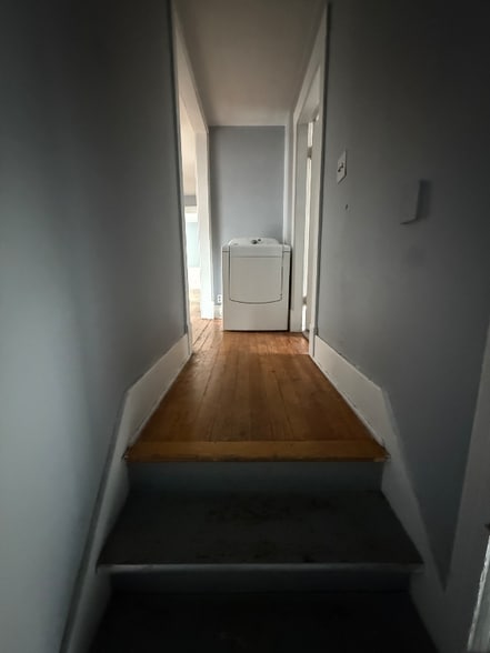 Building Photo - 227 1/2 N Main St