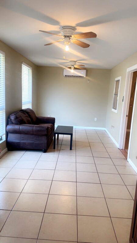 Building Photo - 10842 Knollwood Dr