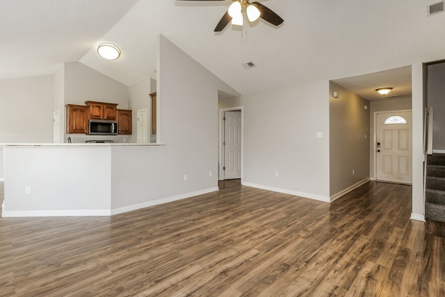 Building Photo - 751 Northwood West Cove