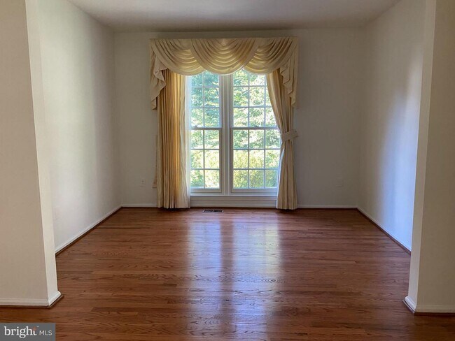 Building Photo - 6502 Sunny Hill Ct