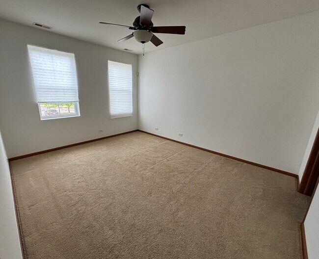 Building Photo - 2305 Aurora Dr