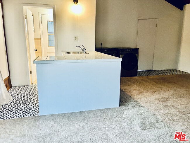 Building Photo - 4675 Laurelgrove Ave