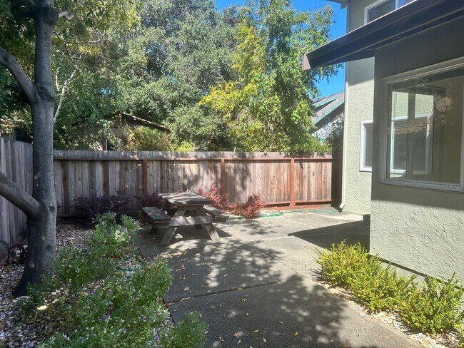 Building Photo - Derby Street Triplex