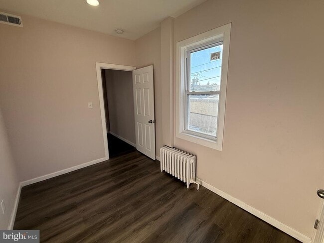 Building Photo - 2537 E Auburn St