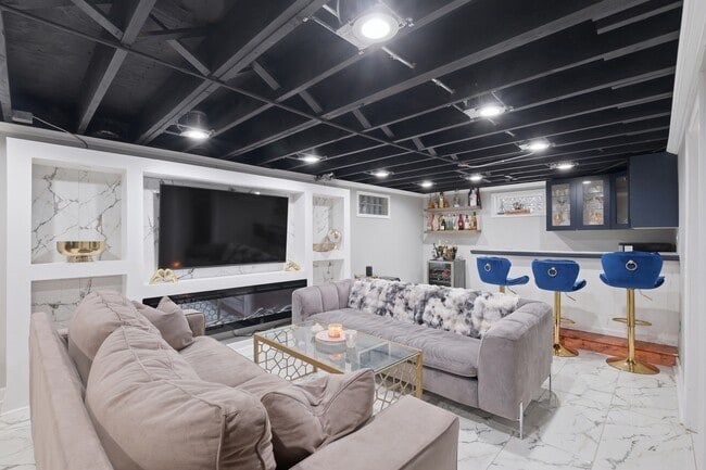 Building Photo - 9728 S Tripp Ave