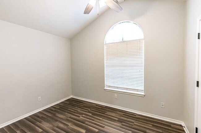 Building Photo - 811 11th St