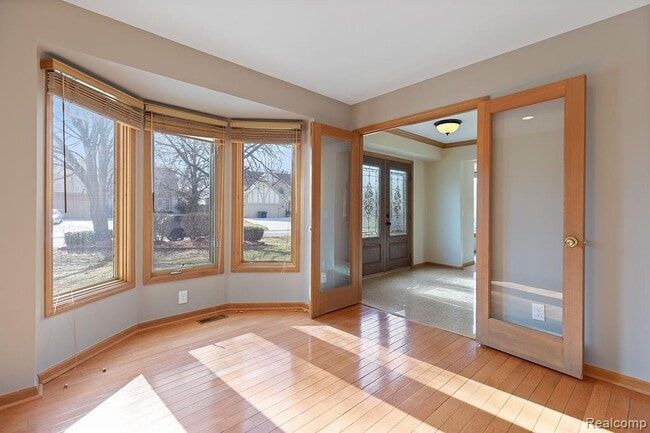 Building Photo - 37701 Fleetwood Dr