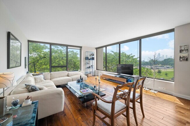 Building Photo - 2800 N Lake Shore Dr