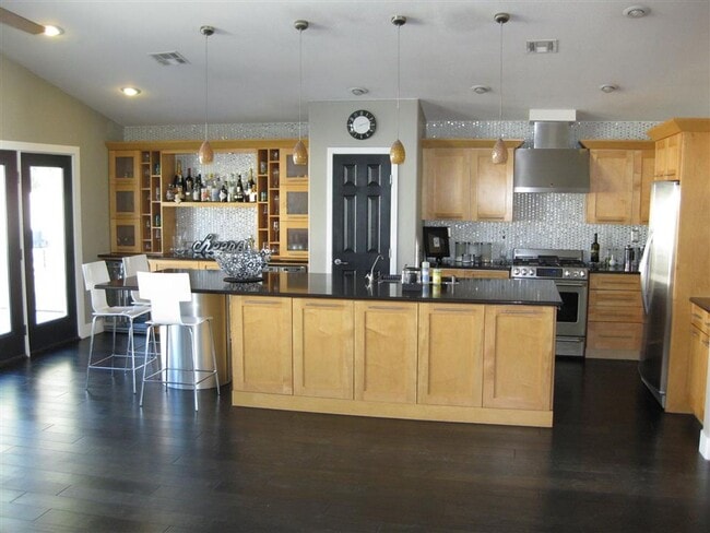Building Photo - Beautiful and Highly Upgraded Seven Hills Home with Upgraded Pool