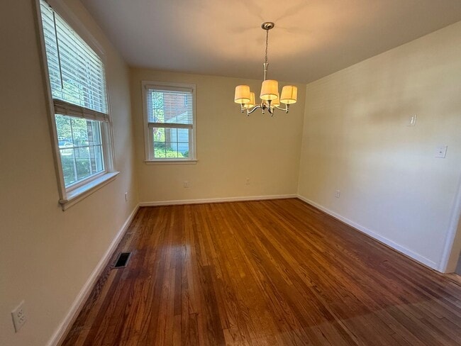 Building Photo - Beautiful 3BR/1.5BA Home in Newport News, VA - Move-in Ready!