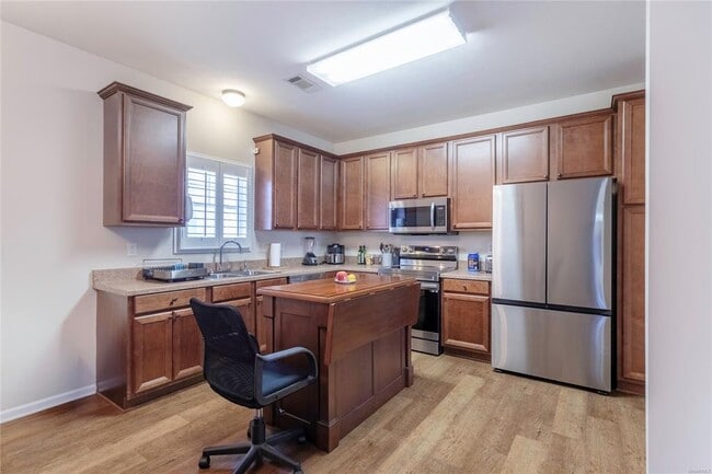 Building Photo - 3909 Brookshire Way