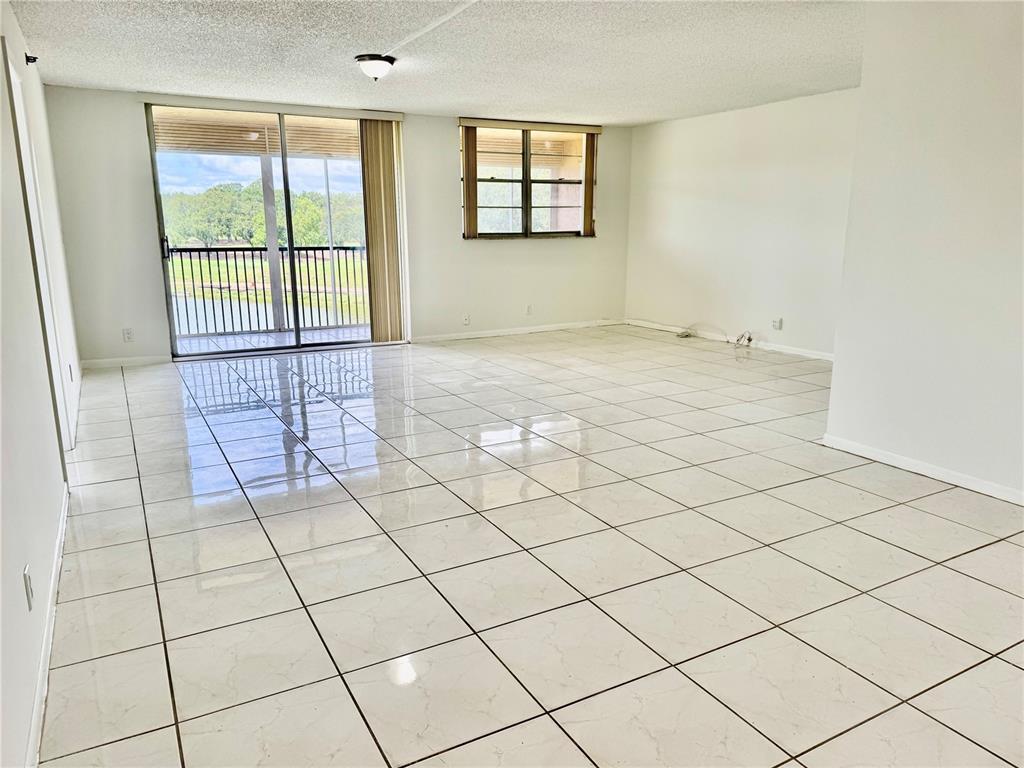 Building Photo - 3001 W Rolling Hills Cir