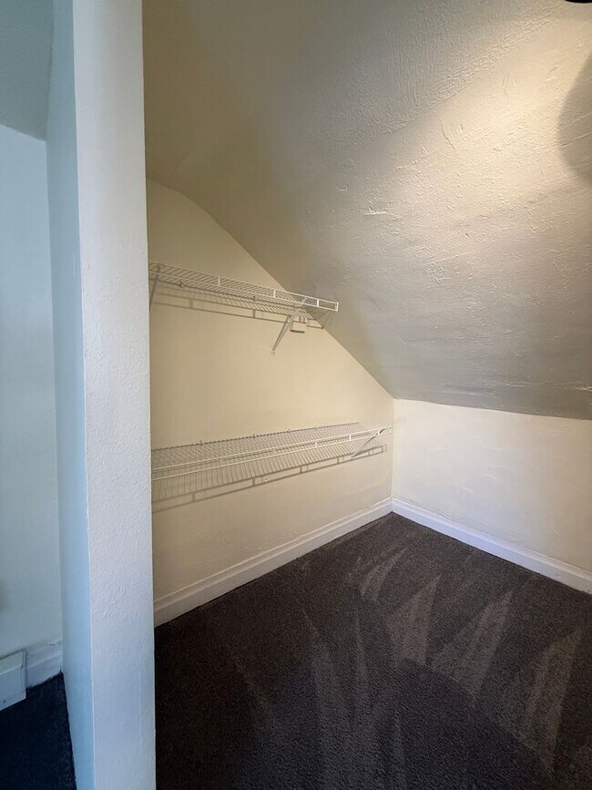 Building Photo - Updated 4BR / 2 Bath Home with off-street parking!