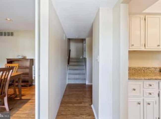 Building Photo - 150 W Kenilworth Cir