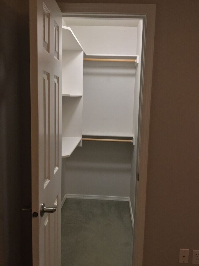 Building Photo - Spacious 3 Bedroom 2 Bath Home in Albany!