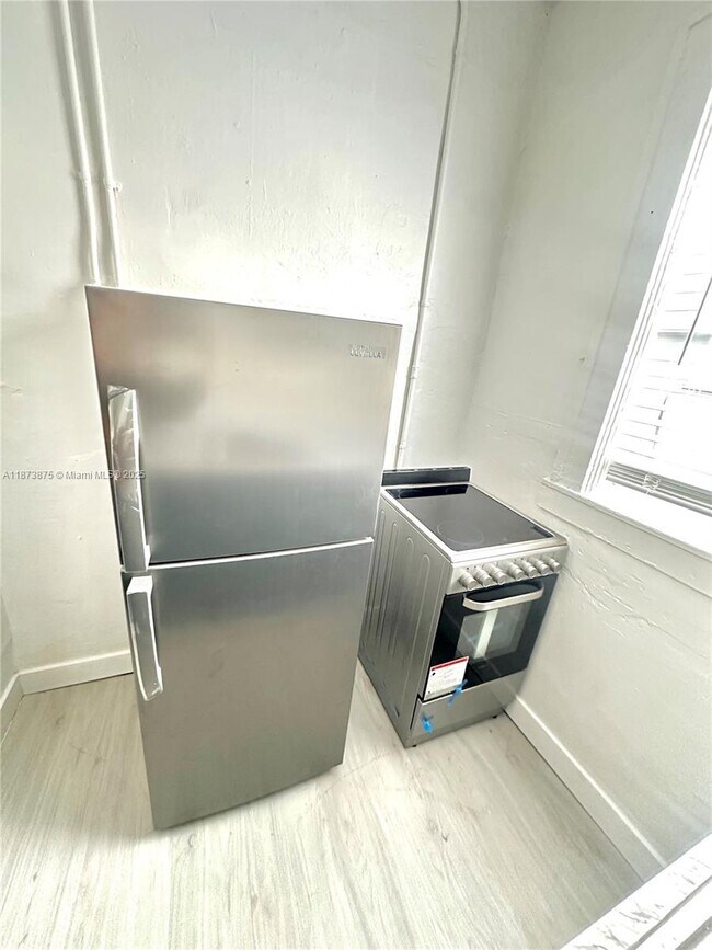 Building Photo - 967 SW 5th St