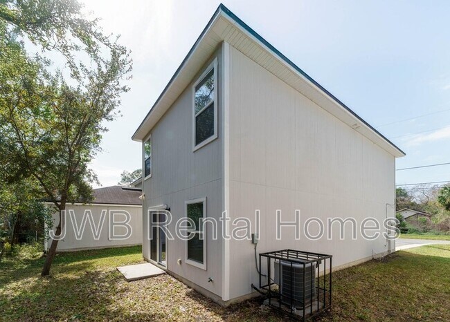 Building Photo - 685 Herman St