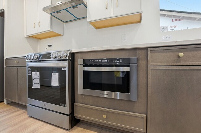 Building Photo - 412 St Clair Ave