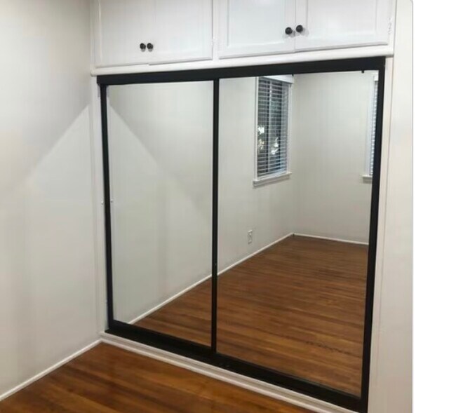 Building Photo - 6441 W 86th Pl