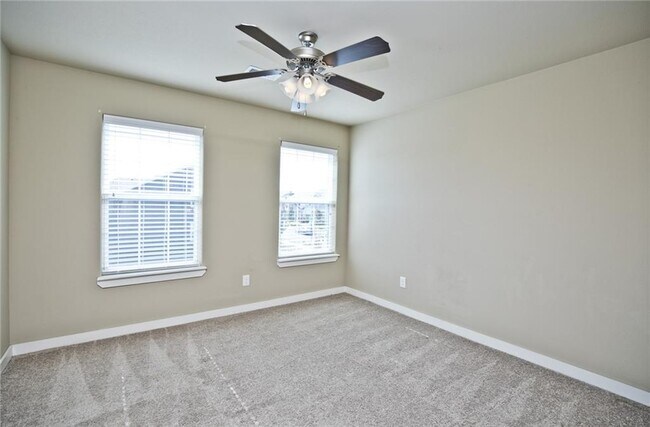 Building Photo - 2304 SW Juniper Ave