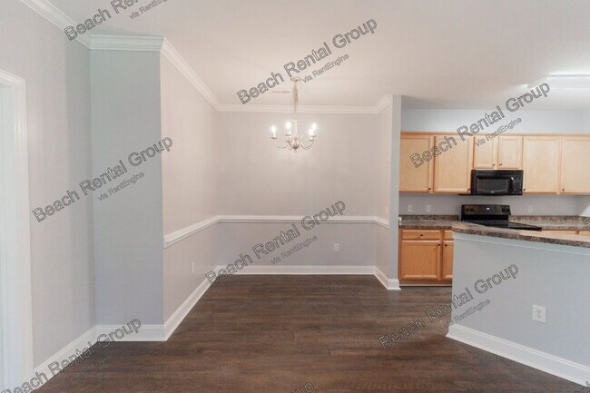 Building Photo - 2065 Silvercrest Dr
