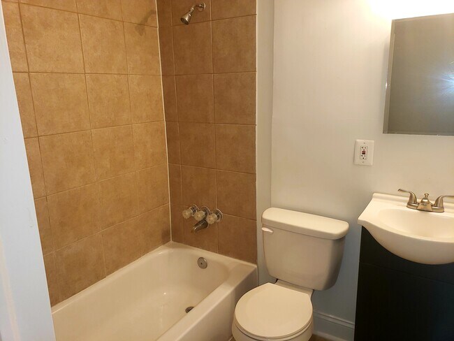Building Photo - 5644 Midwood Ave