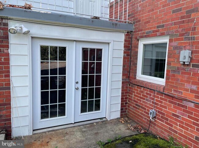 Building Photo - 3616 Oval Dr