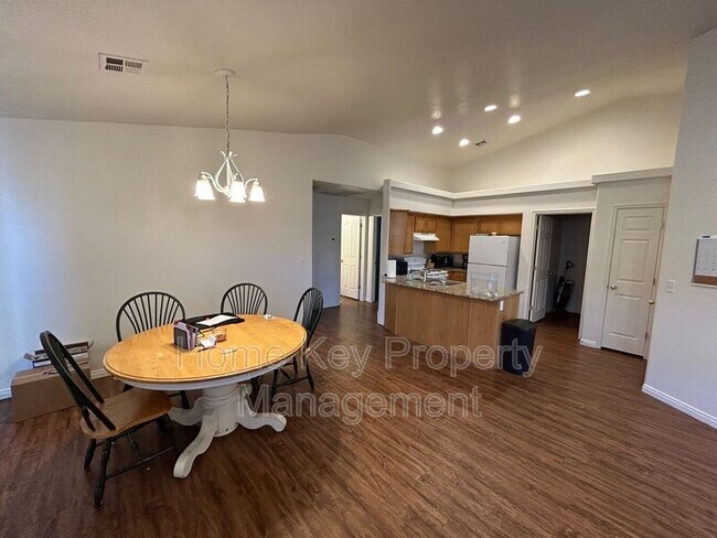 Building Photo - 2056 E Middleton Dr