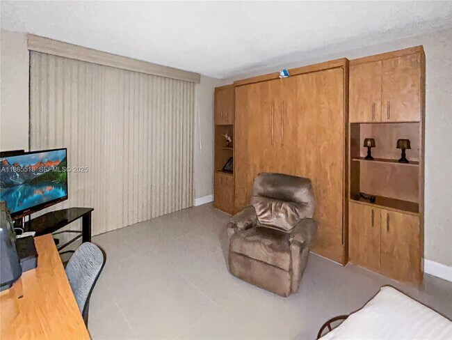 Building Photo - 7300 Radice Ct